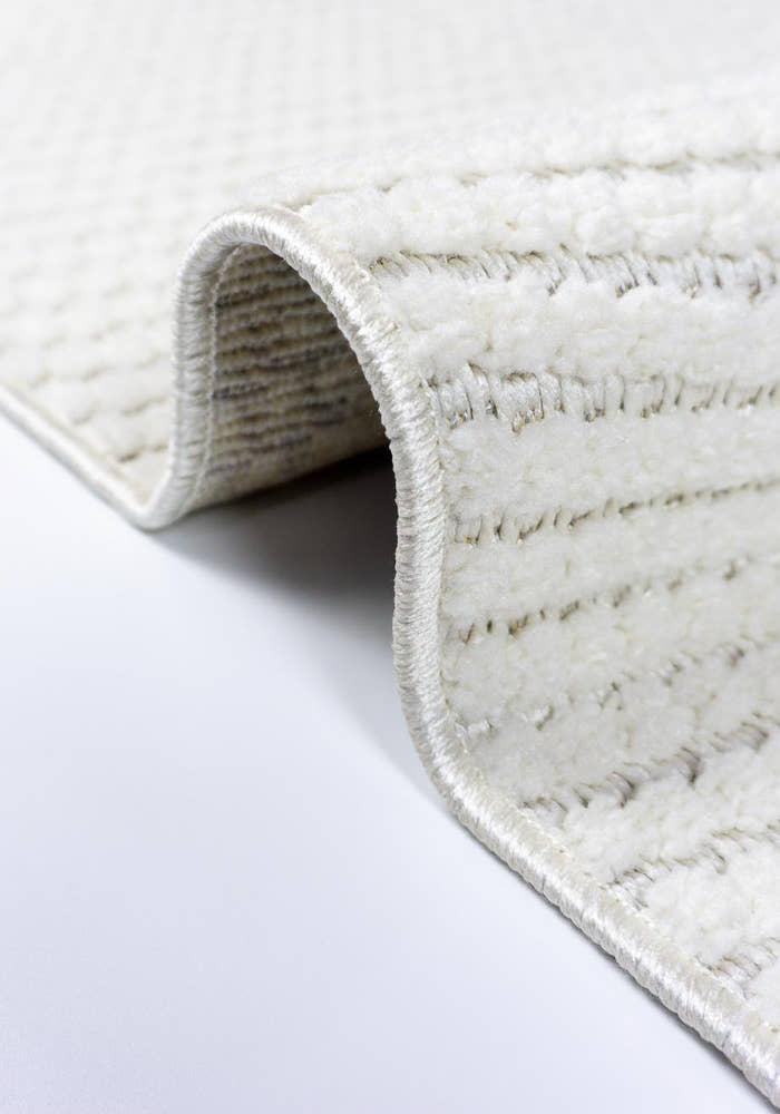 Zena 722 Krem Kaymaz Tabanlı Bohem Şönil Halı