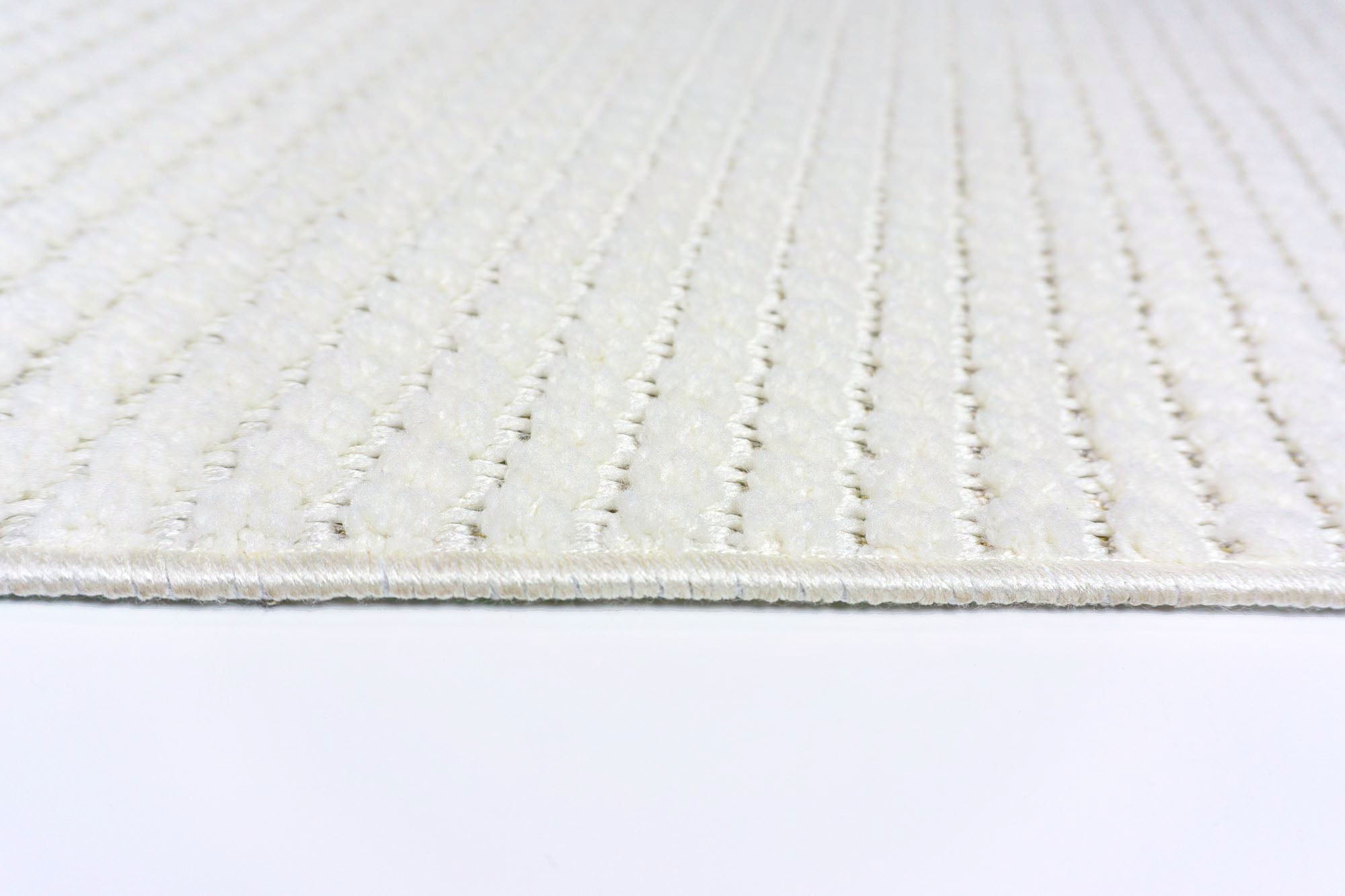 Zena 722 Krem Kaymaz Tabanlı Bohem Şönil Halı