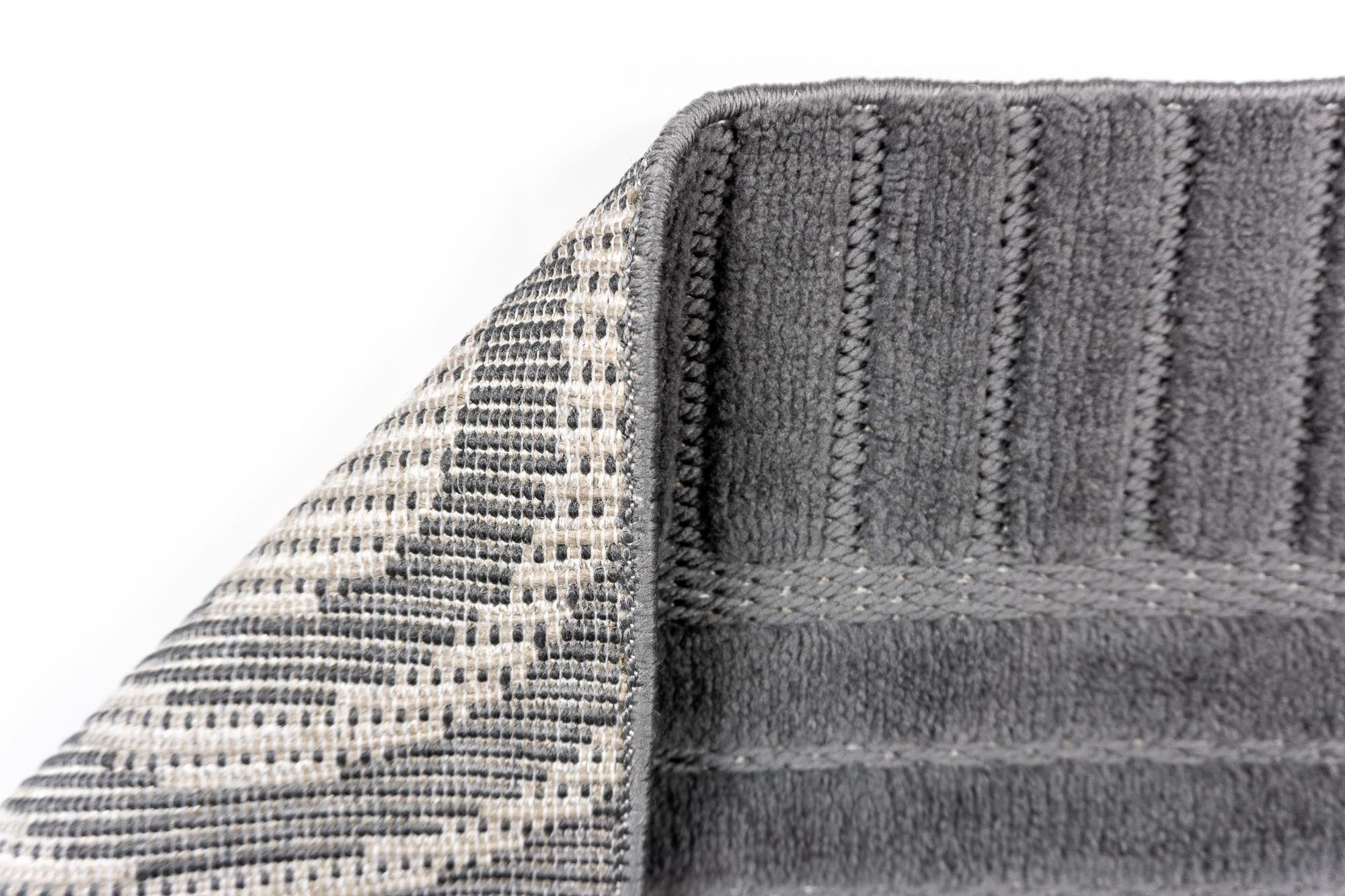 Zena 723 Antrasit Yumuşak Tuşeli Pamuk Tabanlı Bohem Şönil Halı