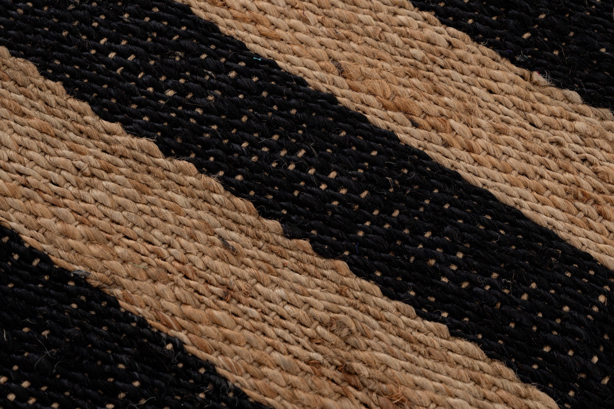 Svara 014 Siyah Natural Jüt El Dokuması Doğal Halı