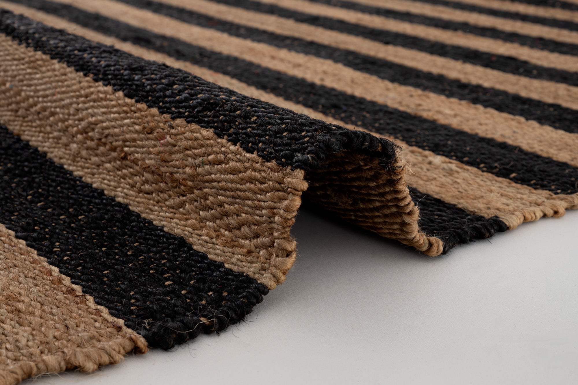 Svara 014 Siyah Natural Jüt El Dokuması Doğal Halı