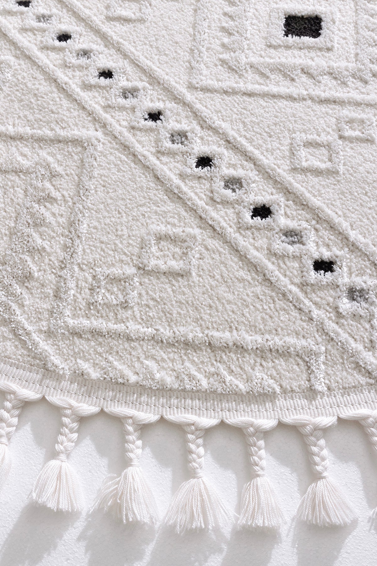 Aspen 153 Krem Siyah Yuvarlak Modern Yumuşak Minimalist Halı