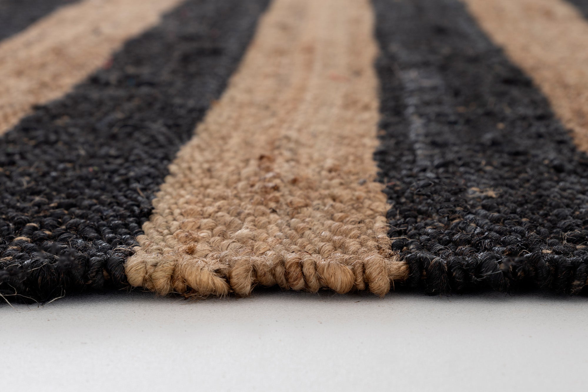 Svara 014 Siyah Natural Jüt El Dokuması Doğal Halı