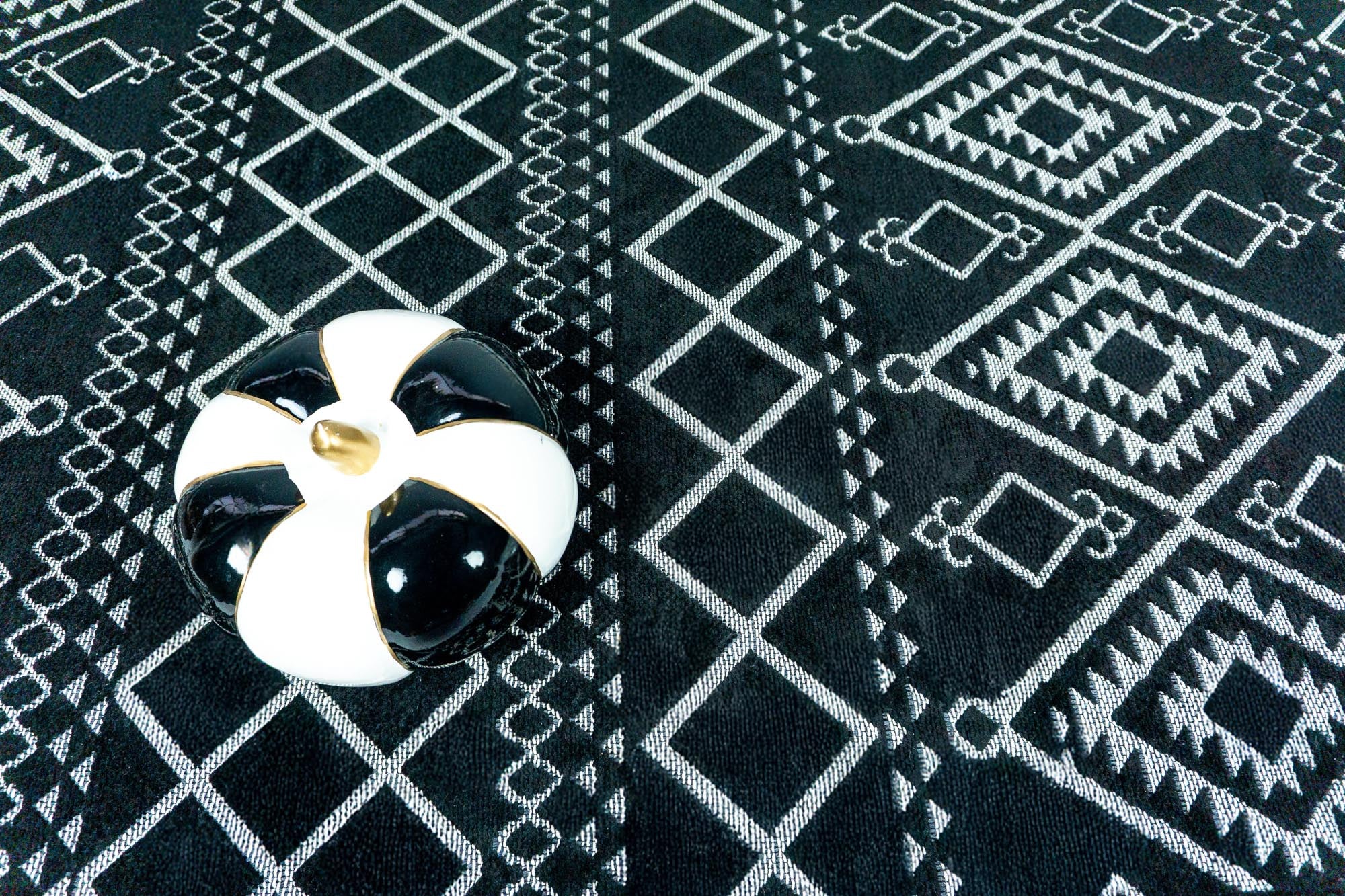 Elya 622 Siyah Makinede Yıkanabilir Kaymaz Taban Kilim Halı