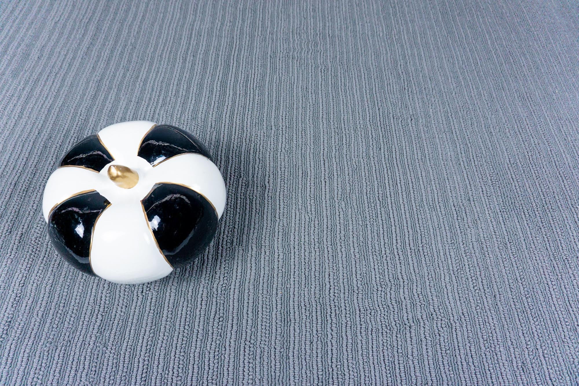 Nova 821 Antrasit Bukleli Yumuşak Kesme Halı