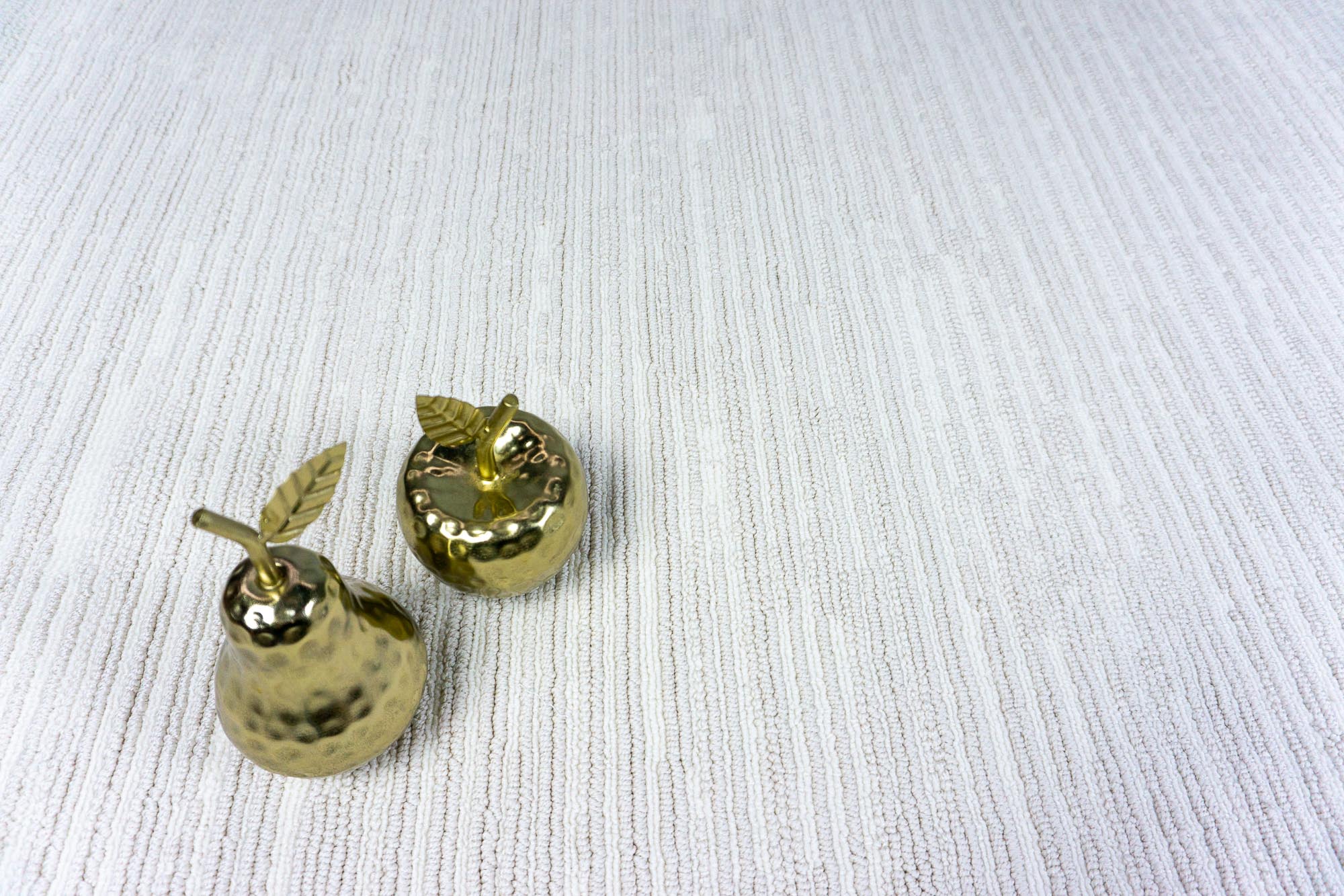 Nova 821 Bej Bukleli Yumuşak Kesme Halı