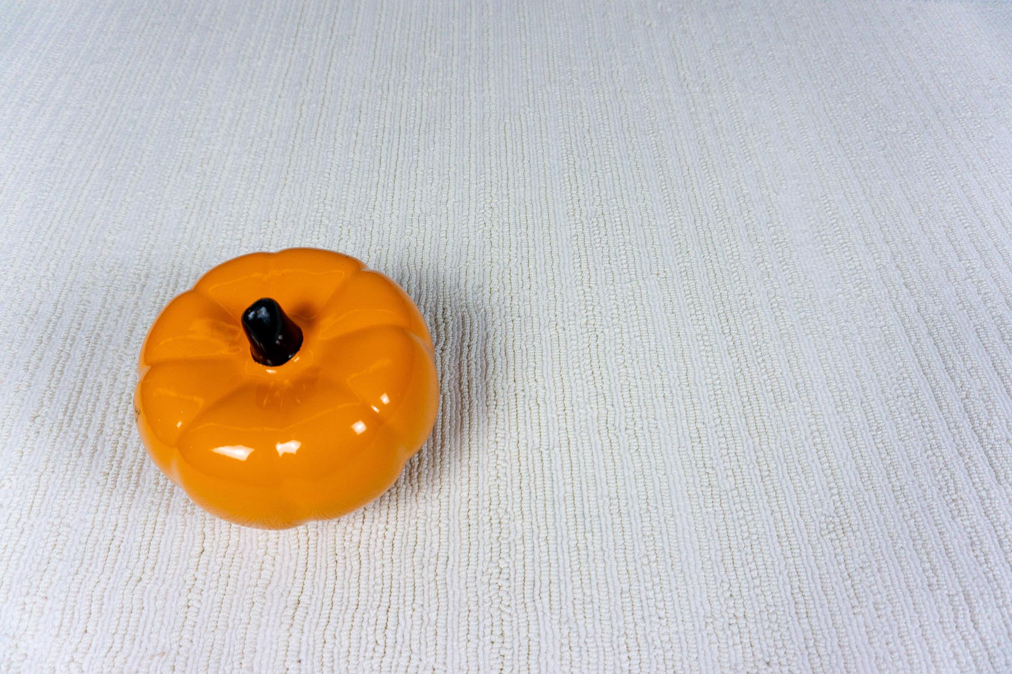 Nova 821 Krem Bukleli Yumuşak Kesme Halı