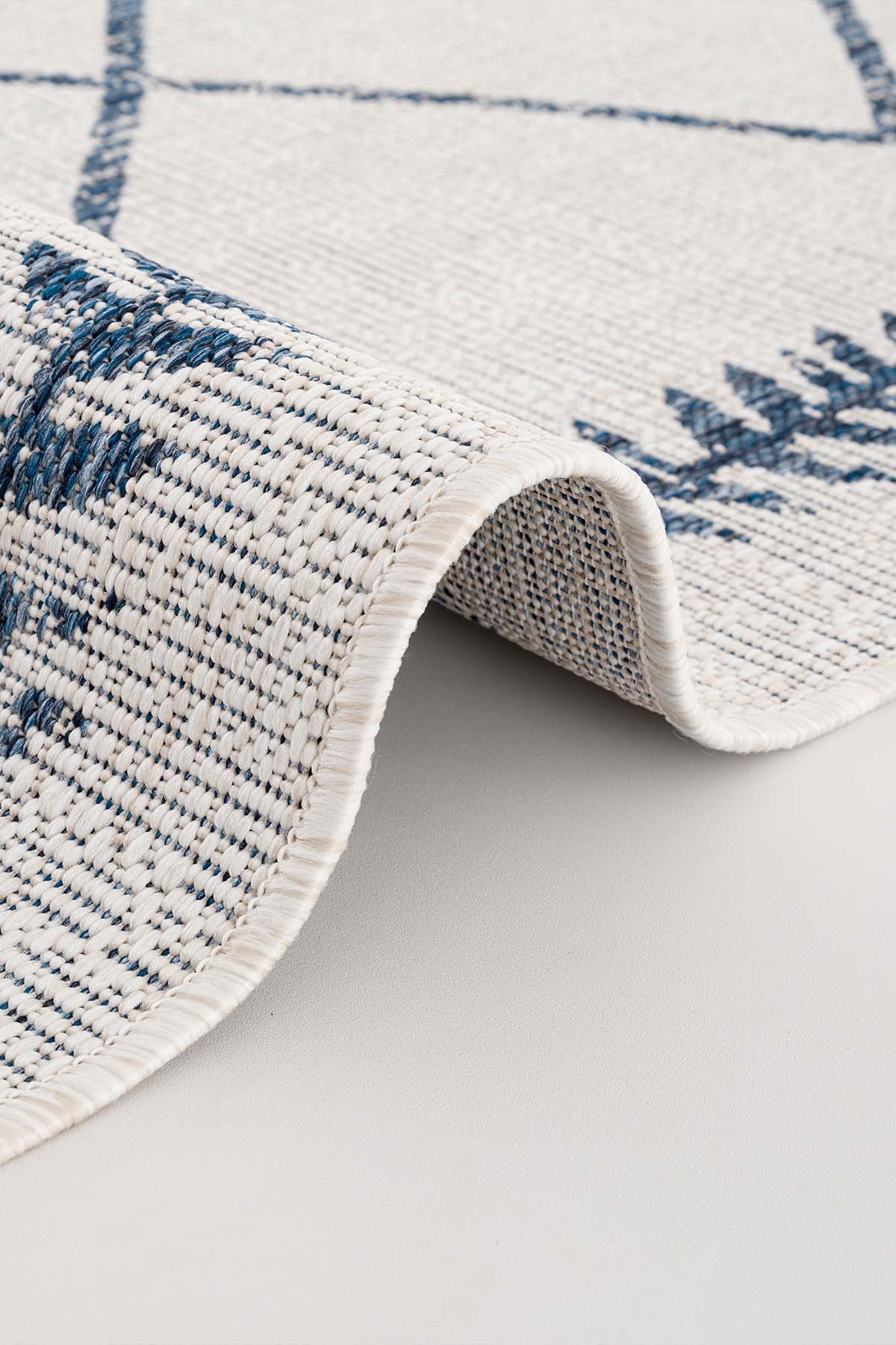 Santorini 123 Ekru Lacivert Hasır Görünümlü Sisal Halı