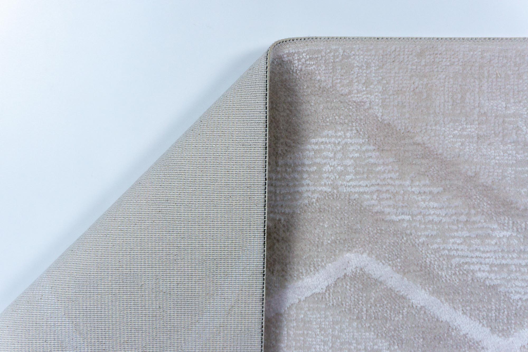 Siena 926 Krem Yumuşak Tuşeli Sık Dokuma Akrilik Halı