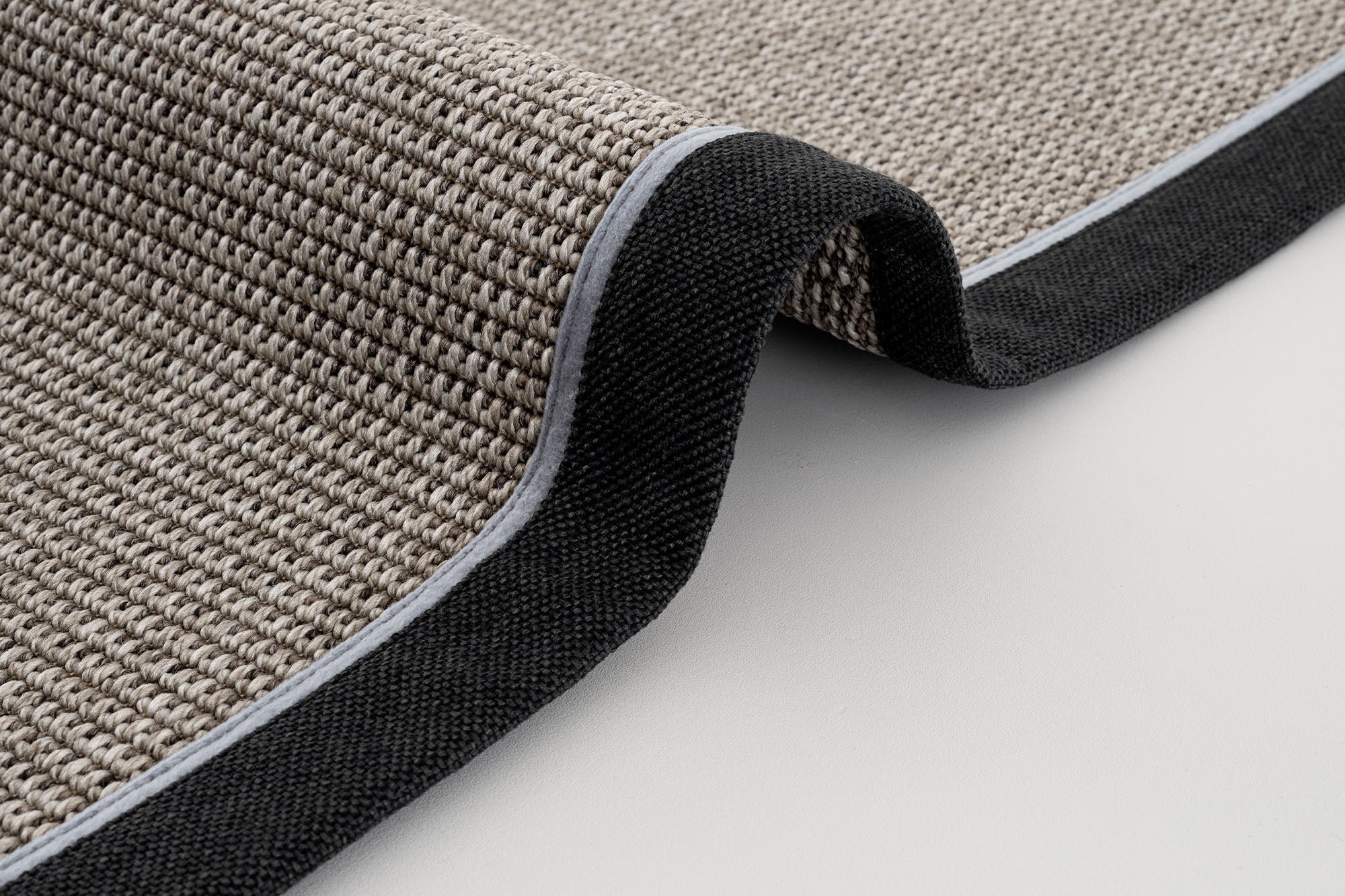 Verona 125 Gri Sisal Halı Siyah Mavi Çift Bordürlü