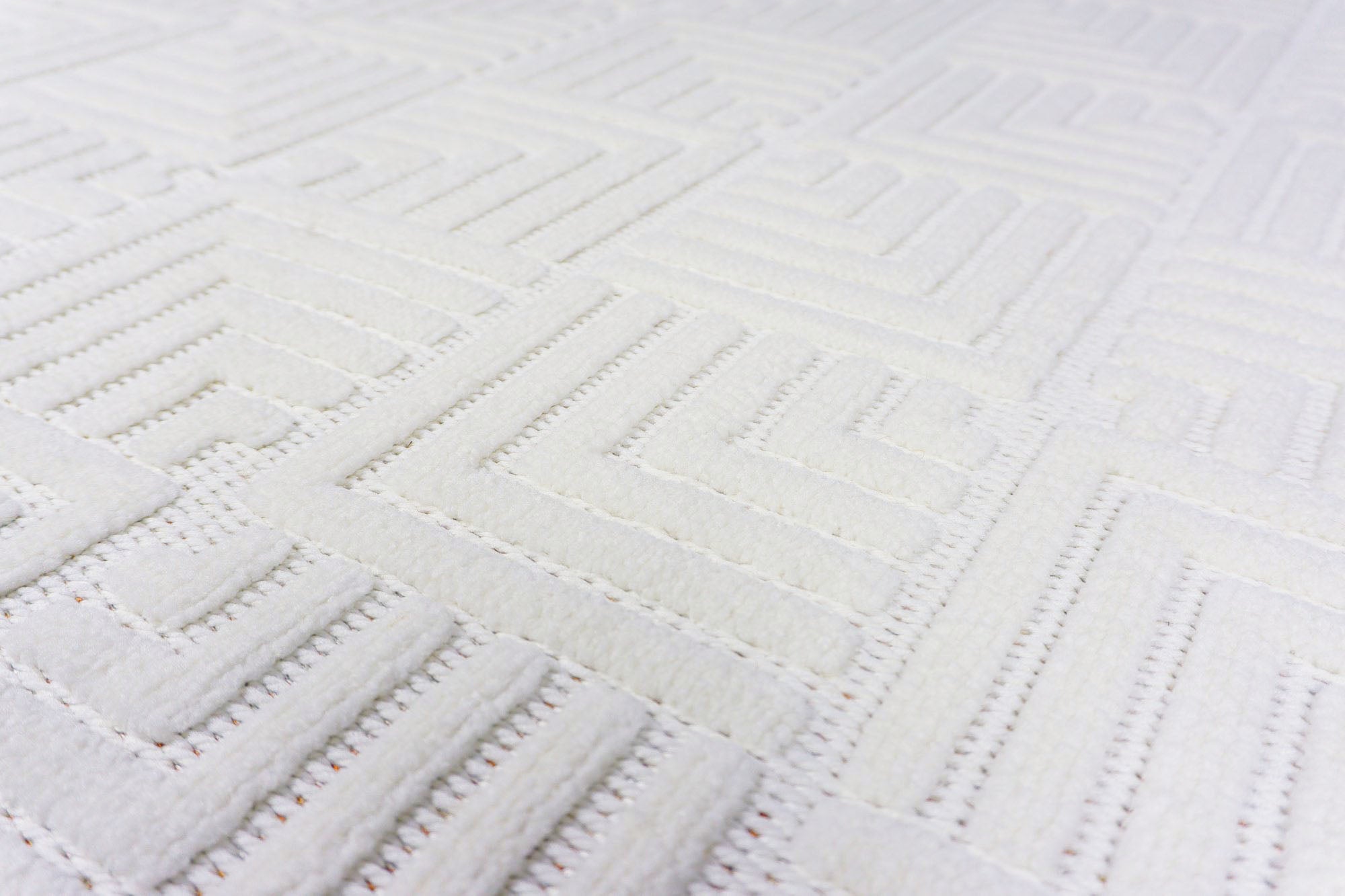 Zena 721 Krem Yumuşak Tuşeli Kaymaz Tabanlı Bohem Şönil Halı