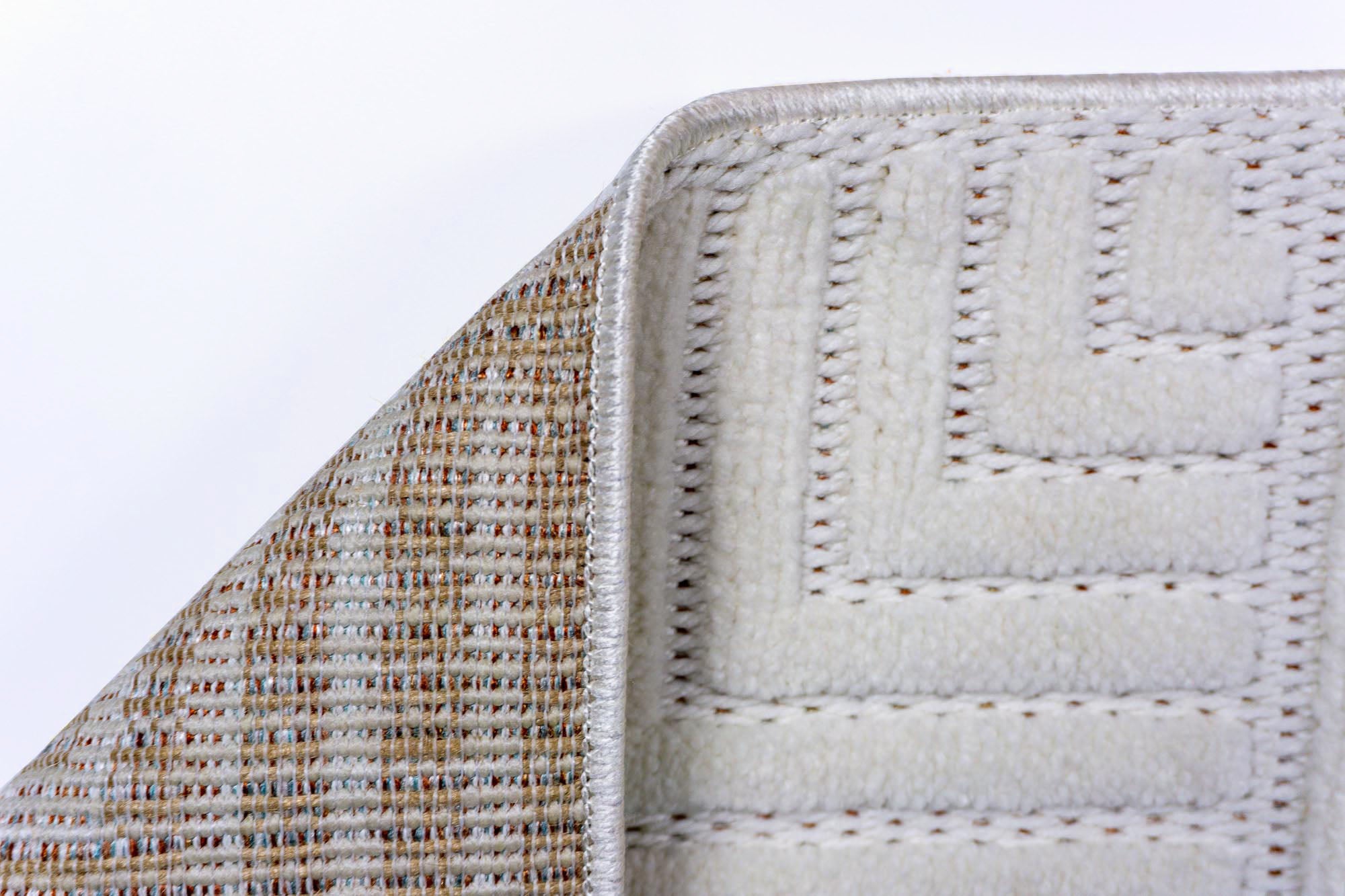 Zena 721 Krem Yumuşak Tuşeli Kaymaz Tabanlı Bohem Şönil Halı