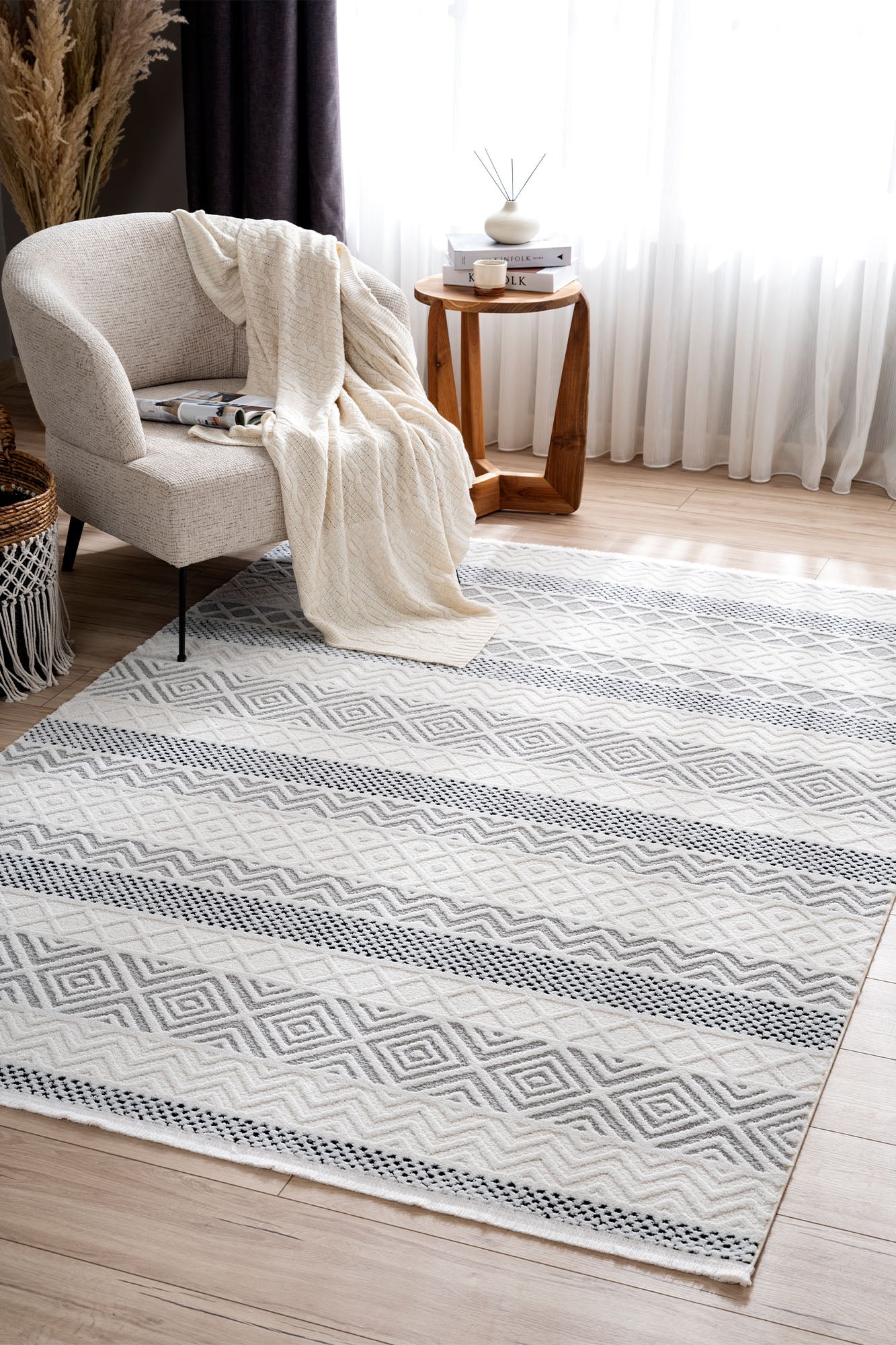 Aspen 164 Krem Siyah Modern Yumuşak Kesme Halı