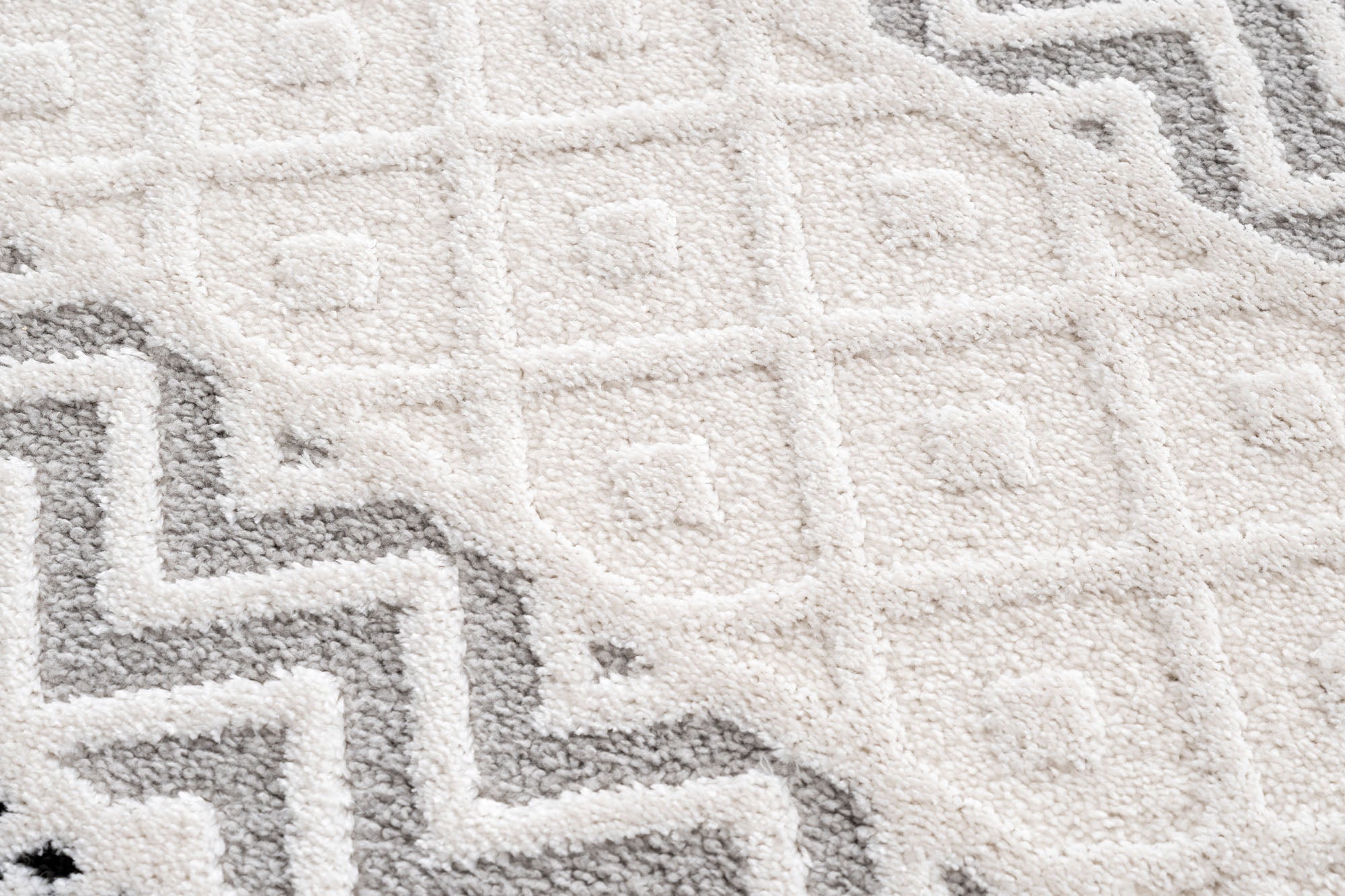 Aspen 164 Krem Siyah Modern Yumuşak Kesme Halı