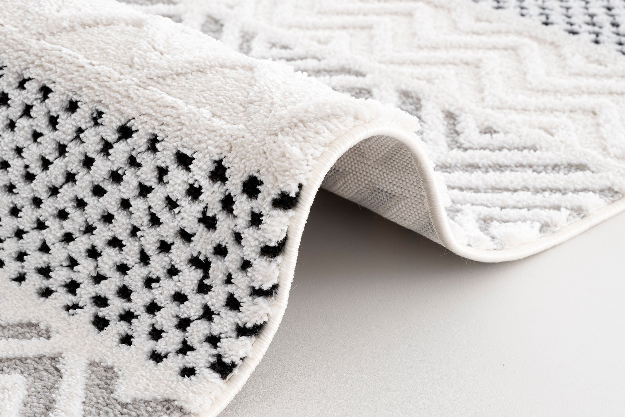 Aspen 164 Krem Siyah Modern Yumuşak Kesme Halı