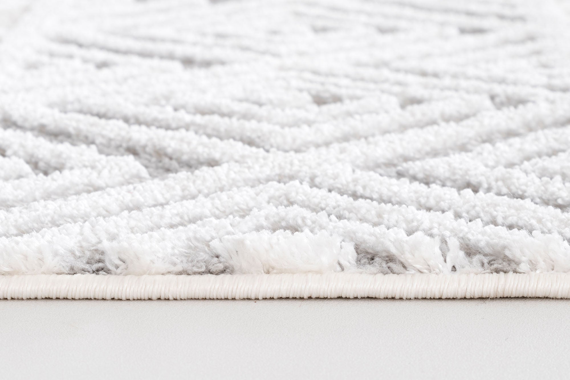 Aspen 164 Krem Siyah Modern Yumuşak Kesme Halı