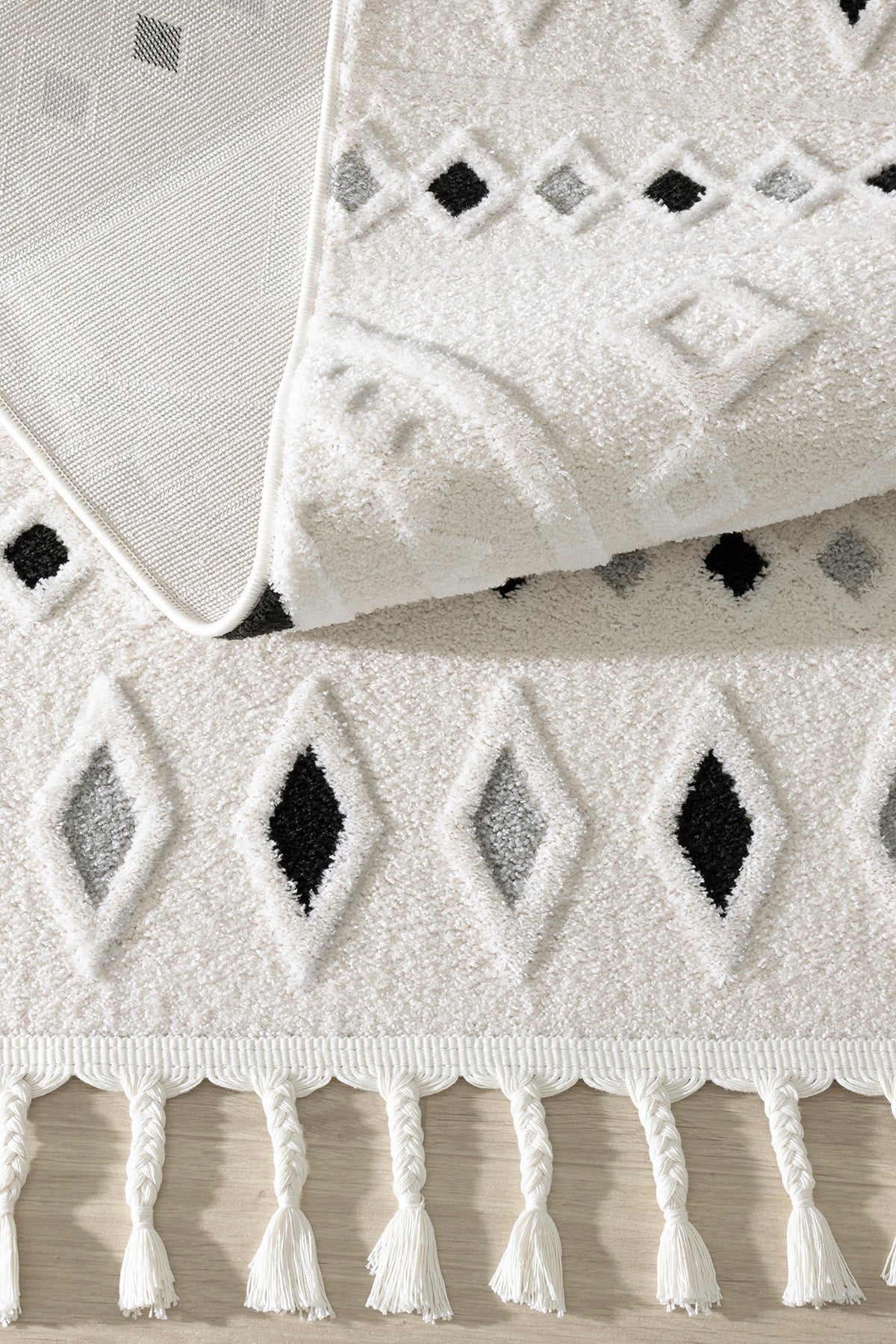 Aspen 153 Krem Siyah Modern Yumuşak Minimalist Halı