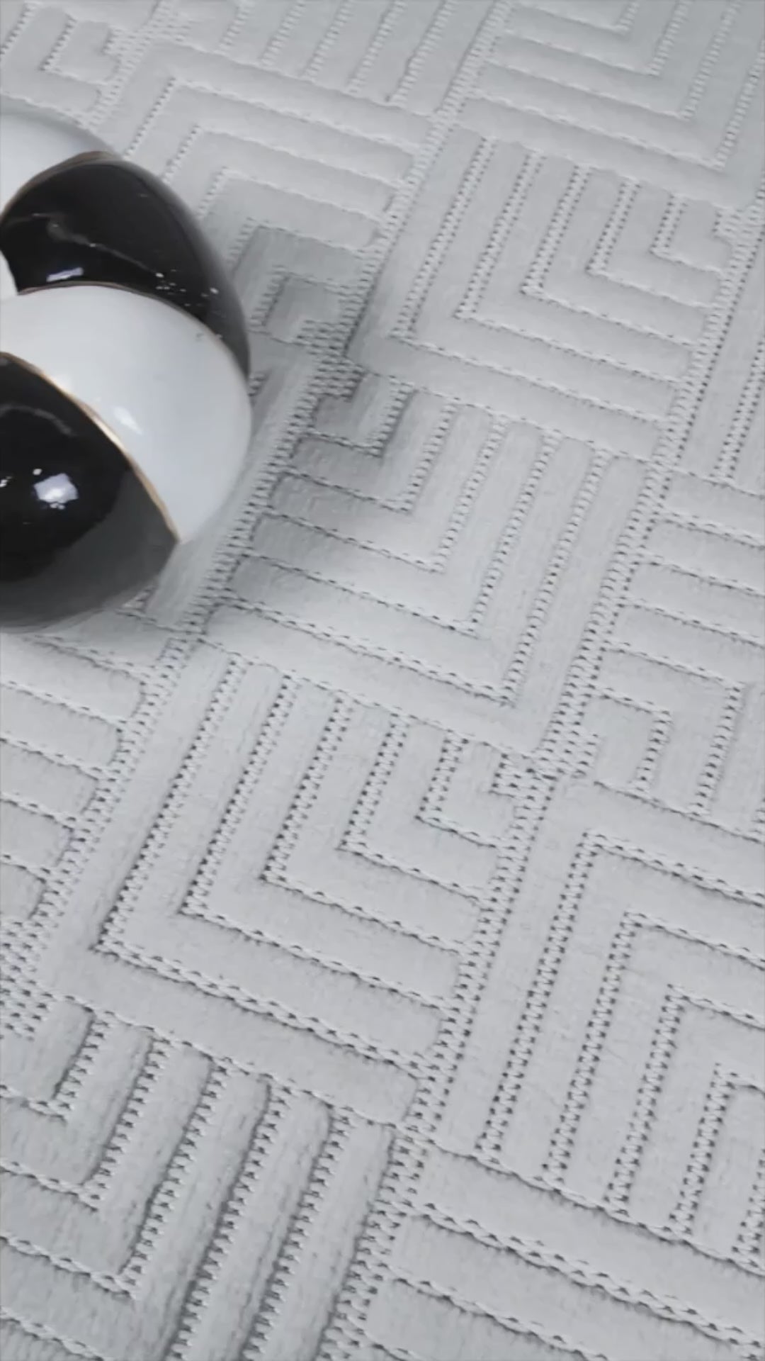 Zena 721 Krem Yumuşak Tuşeli Kaymaz Tabanlı Bohem Şönil Halı